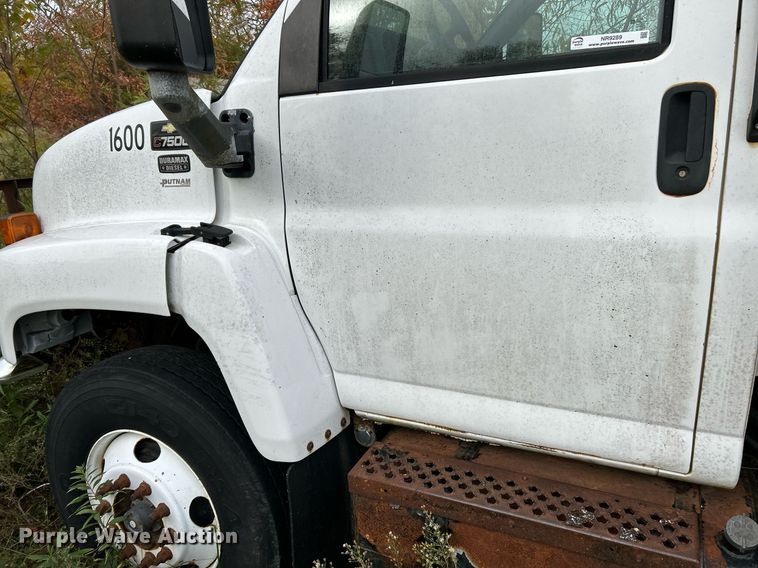 image for item NR9289 2004 Chevrolet C7500  dump truck