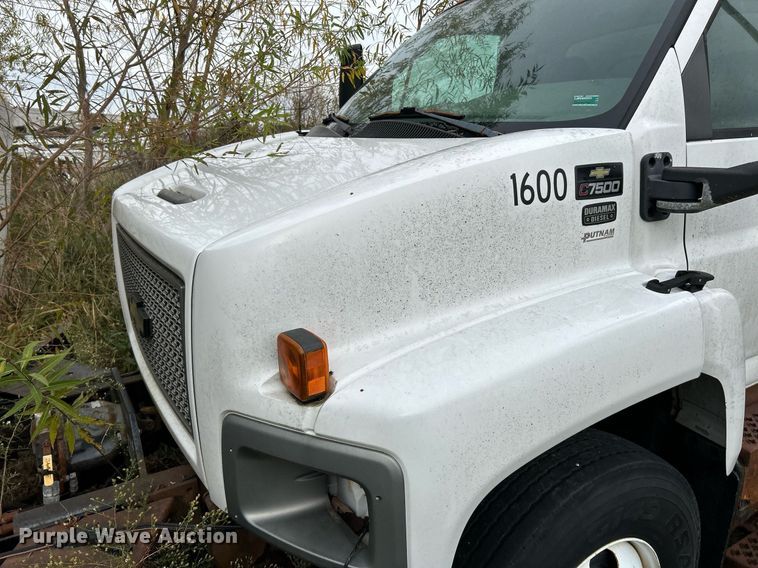 image for item NR9289 2004 Chevrolet C7500  dump truck