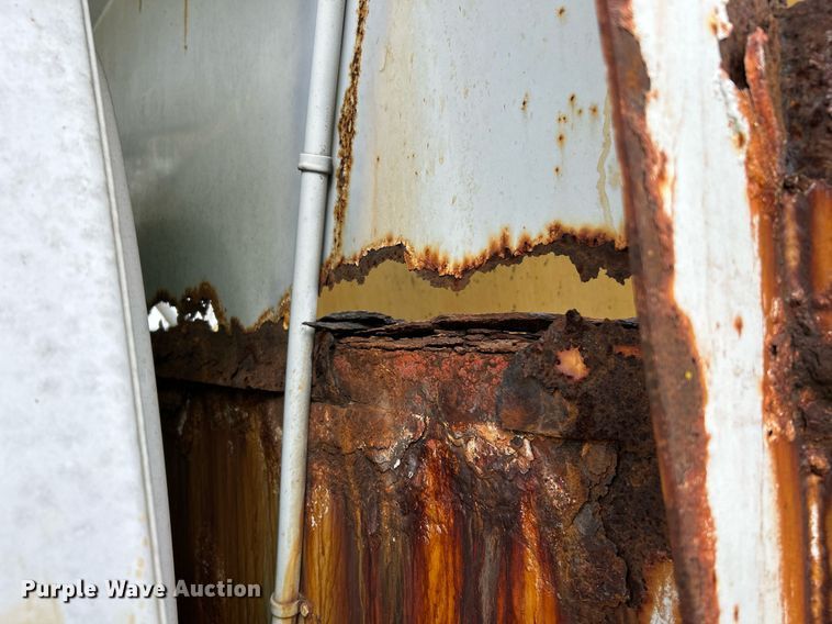 image for item NR9289 2004 Chevrolet C7500  dump truck