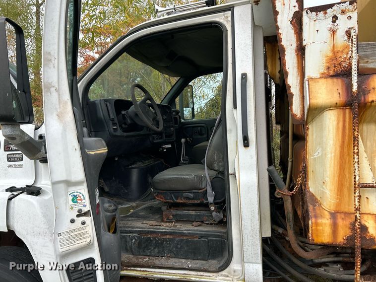 image for item NR9289 2004 Chevrolet C7500  dump truck