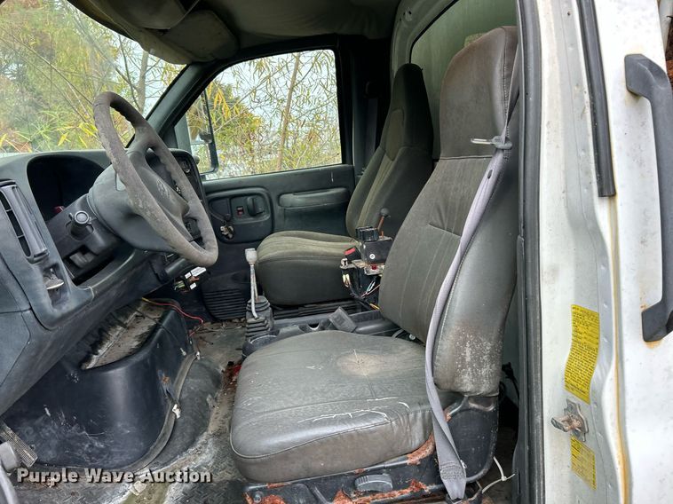 image for item NR9289 2004 Chevrolet C7500  dump truck