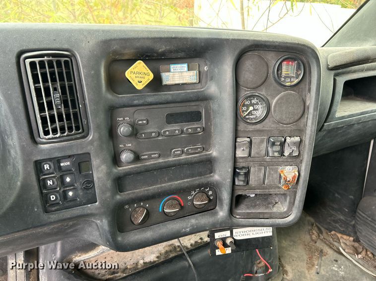 image for item NR9289 2004 Chevrolet C7500  dump truck