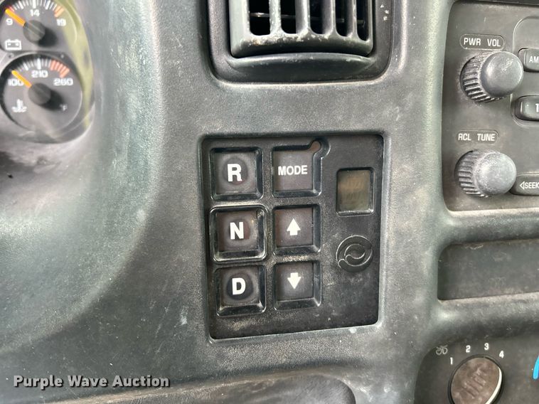 image for item NR9289 2004 Chevrolet C7500  dump truck