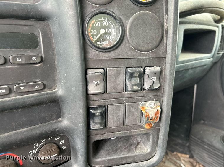 image for item NR9289 2004 Chevrolet C7500  dump truck