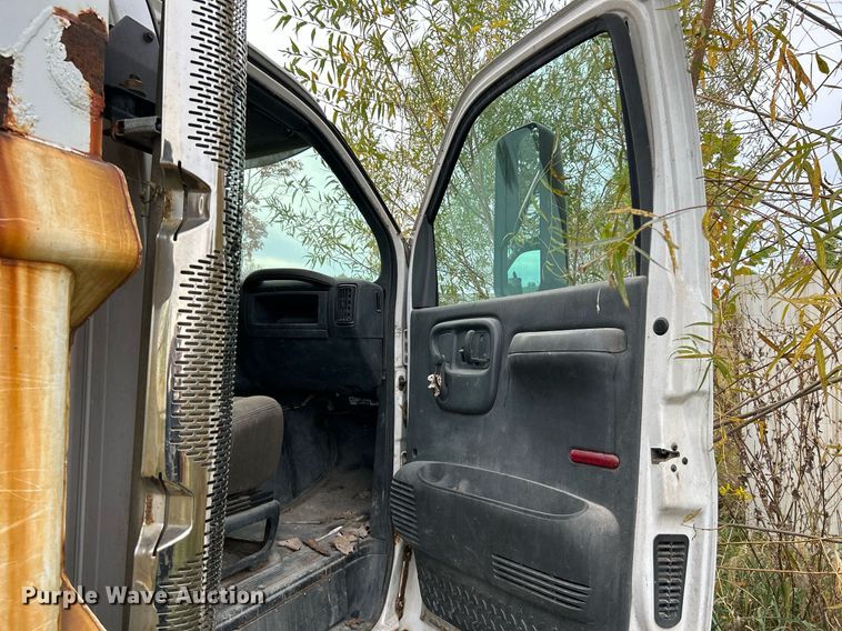 image for item NR9289 2004 Chevrolet C7500  dump truck