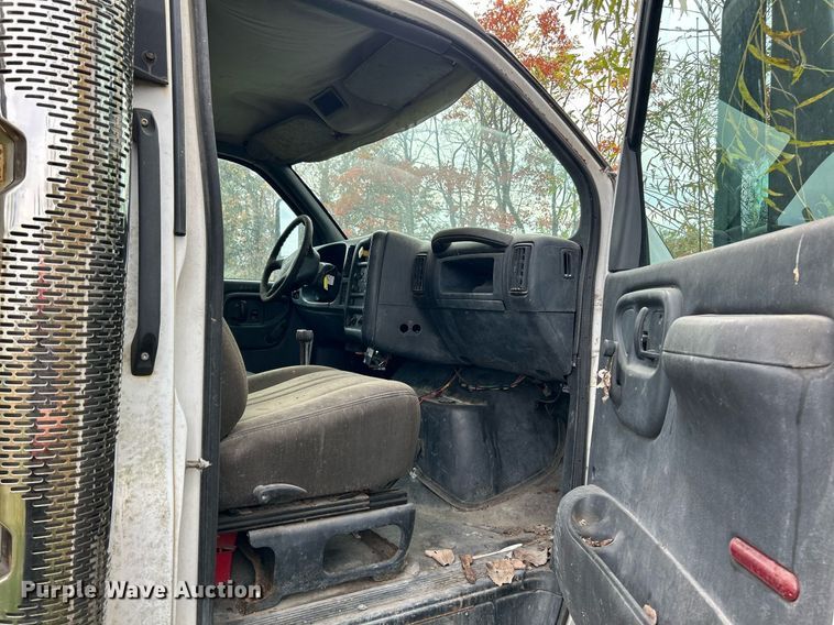 image for item NR9289 2004 Chevrolet C7500  dump truck