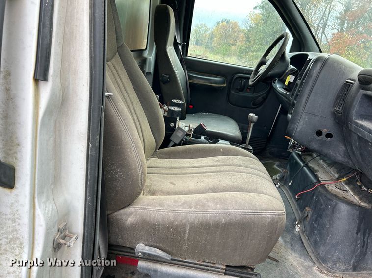 image for item NR9289 2004 Chevrolet C7500  dump truck