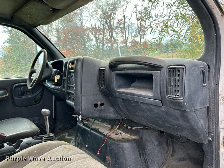 image for item NR9289 2004 Chevrolet C7500  dump truck