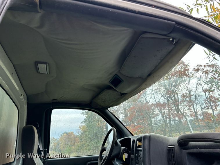 image for item NR9289 2004 Chevrolet C7500  dump truck