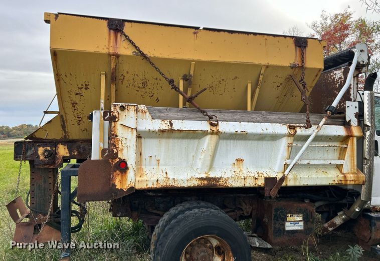 image for item NR9289 2004 Chevrolet C7500  dump truck