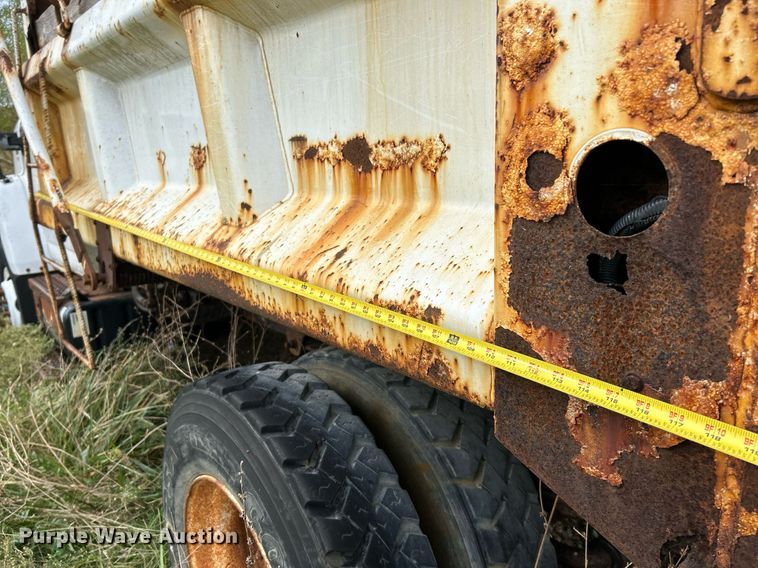 image for item NR9289 2004 Chevrolet C7500  dump truck