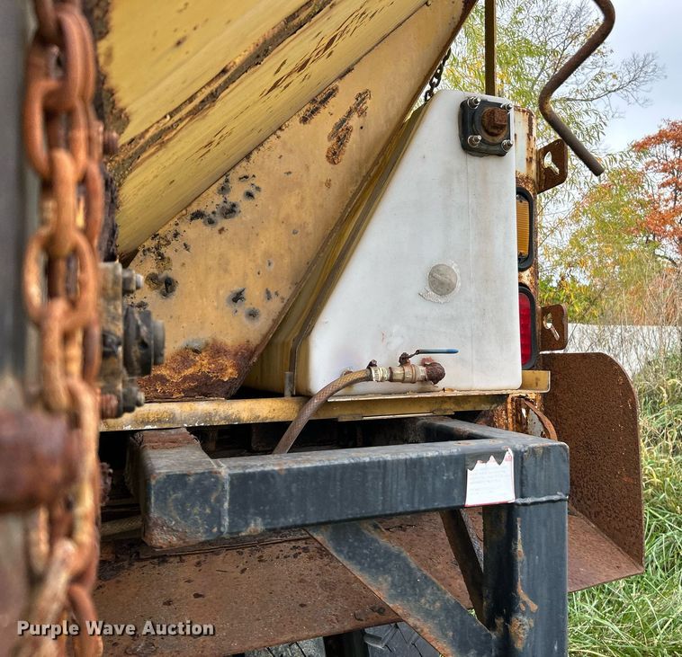 image for item NR9289 2004 Chevrolet C7500  dump truck