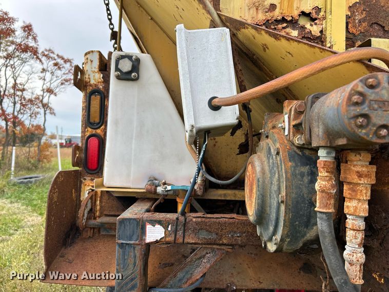 image for item NR9289 2004 Chevrolet C7500  dump truck
