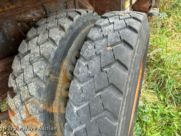 image for item NR9289 2004 Chevrolet C7500  dump truck