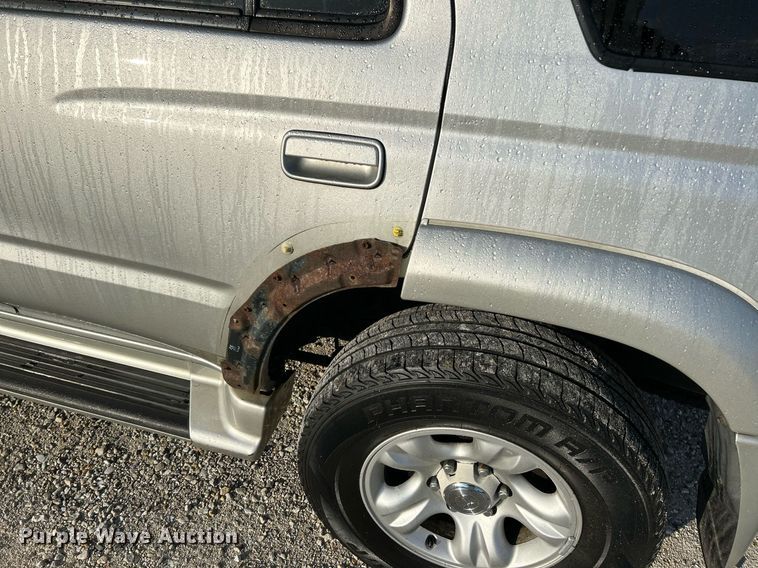 image for item NR9302 2001 Toyota 4Runner SR5  SUV