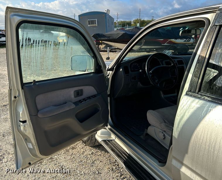 image for item NR9302 2001 Toyota 4Runner SR5  SUV