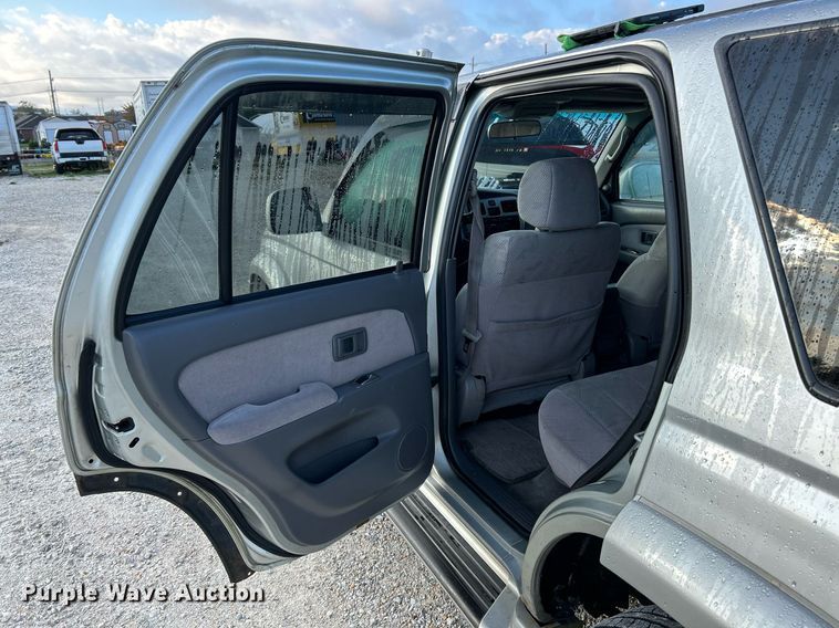 image for item NR9302 2001 Toyota 4Runner SR5  SUV