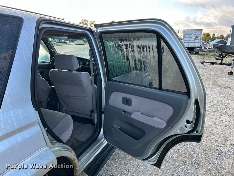 image for item NR9302 2001 Toyota 4Runner SR5  SUV