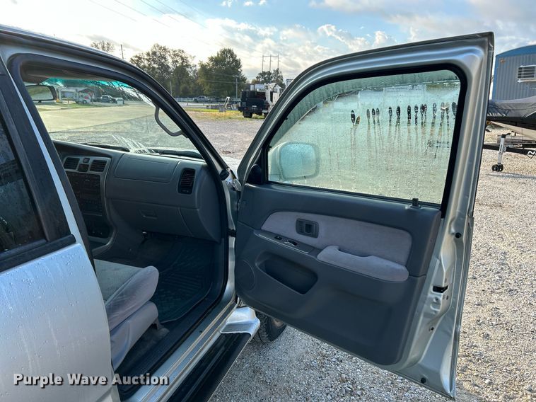 image for item NR9302 2001 Toyota 4Runner SR5  SUV