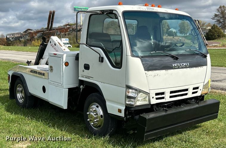 image for item NR9305 2006 Isuzu NPR  tow truck
