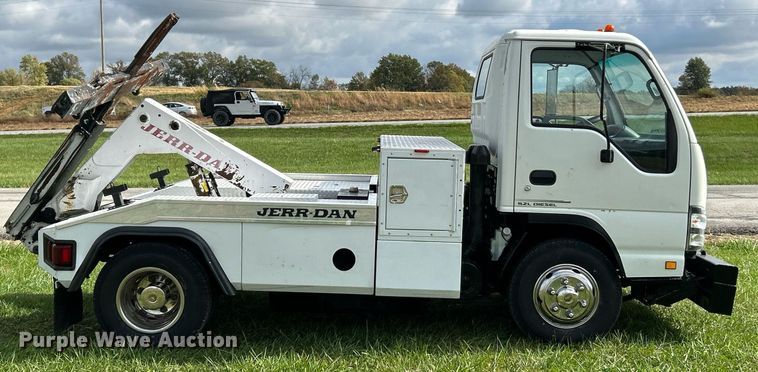 image for item NR9305 2006 Isuzu NPR  tow truck