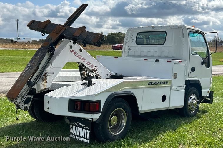 image for item NR9305 2006 Isuzu NPR  tow truck