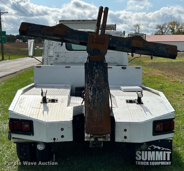 image for item NR9305 2006 Isuzu NPR  tow truck