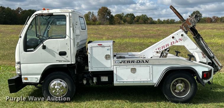image for item NR9305 2006 Isuzu NPR  tow truck