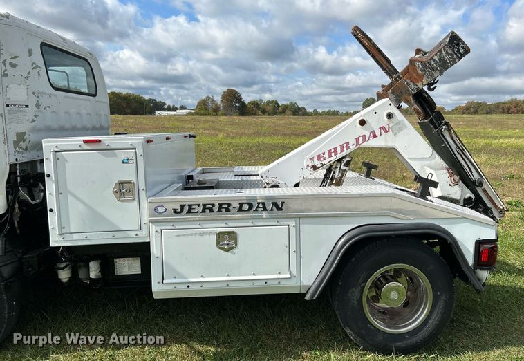 image for item NR9305 2006 Isuzu NPR  tow truck