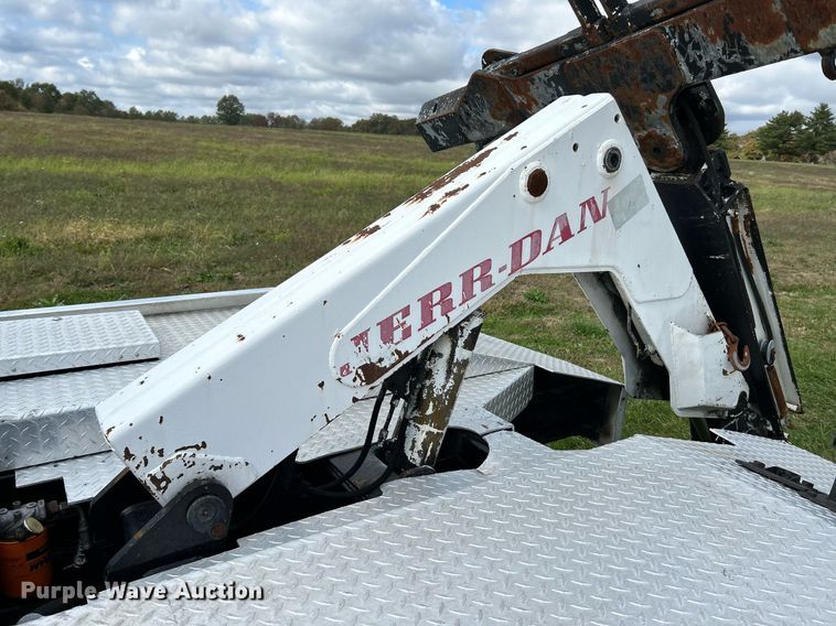 image for item NR9305 2006 Isuzu NPR  tow truck