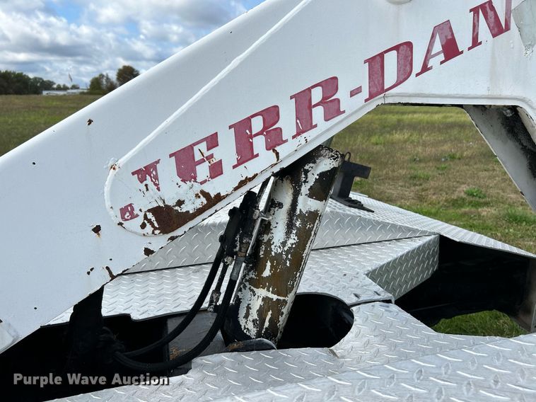 image for item NR9305 2006 Isuzu NPR  tow truck