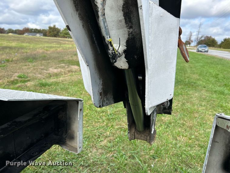 image for item NR9305 2006 Isuzu NPR  tow truck