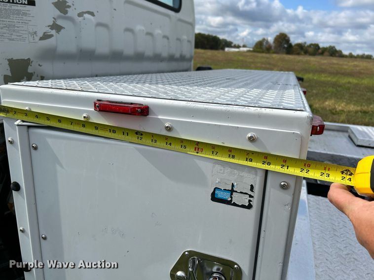 image for item NR9305 2006 Isuzu NPR  tow truck