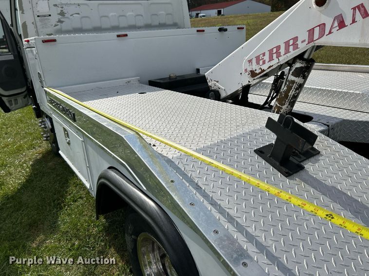 image for item NR9305 2006 Isuzu NPR  tow truck