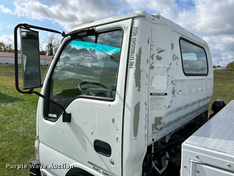 image for item NR9305 2006 Isuzu NPR  tow truck