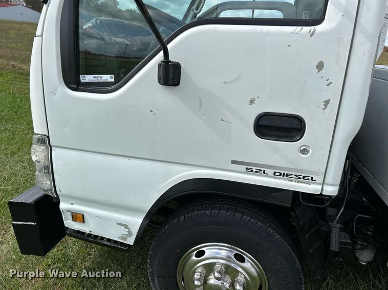 image for item NR9305 2006 Isuzu NPR  tow truck