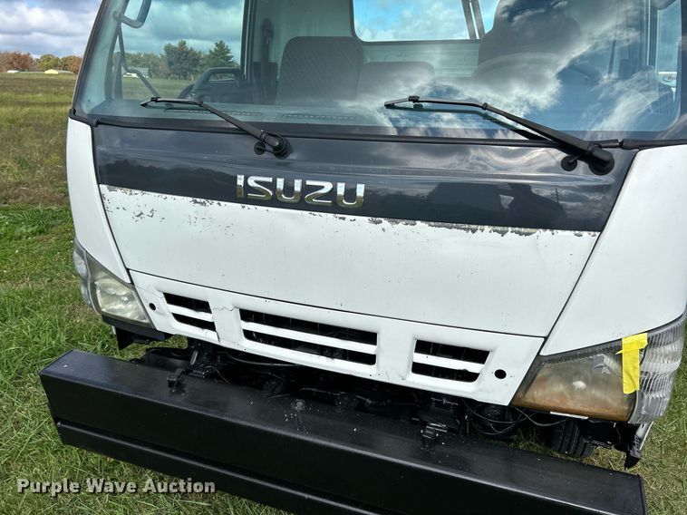 image for item NR9305 2006 Isuzu NPR  tow truck