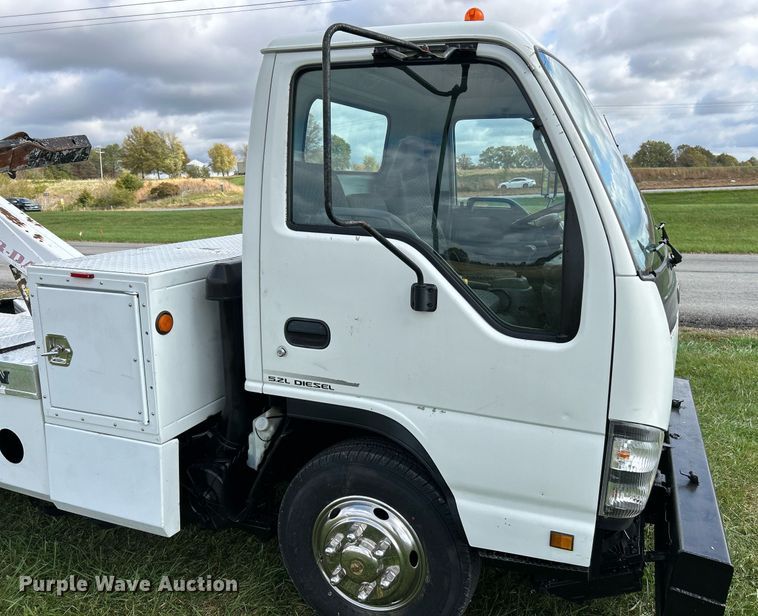 image for item NR9305 2006 Isuzu NPR  tow truck