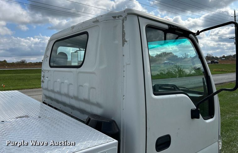 image for item NR9305 2006 Isuzu NPR  tow truck