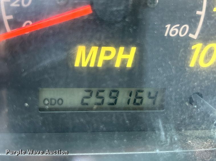 image for item NR9305 2006 Isuzu NPR  tow truck