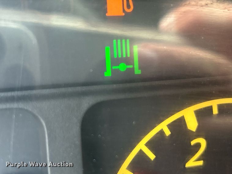 image for item NR9305 2006 Isuzu NPR  tow truck