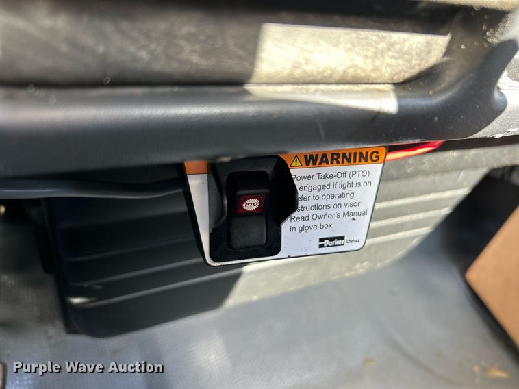 image for item NR9305 2006 Isuzu NPR  tow truck