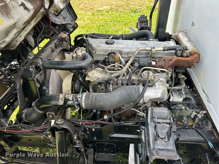 image for item NR9305 2006 Isuzu NPR  tow truck