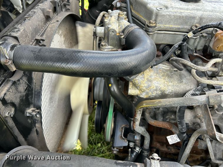 image for item NR9305 2006 Isuzu NPR  tow truck