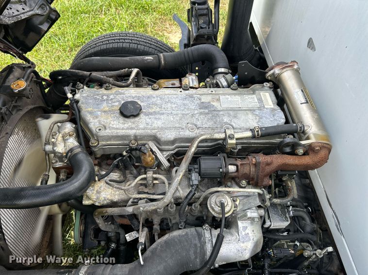 image for item NR9305 2006 Isuzu NPR  tow truck