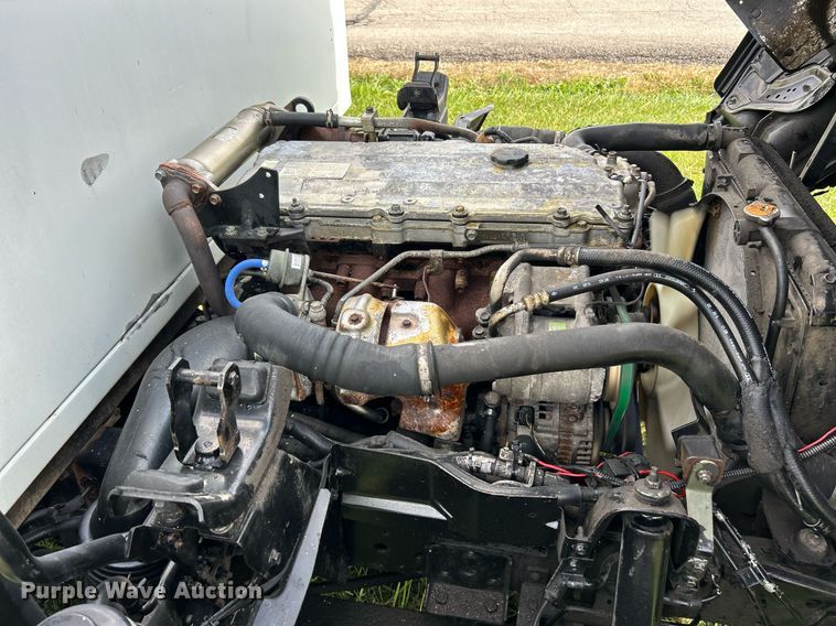 image for item NR9305 2006 Isuzu NPR  tow truck