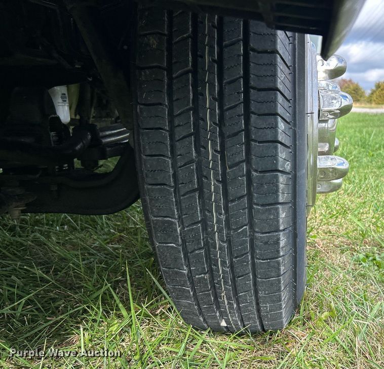 image for item NR9305 2006 Isuzu NPR  tow truck