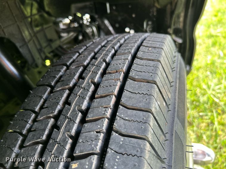 image for item NR9305 2006 Isuzu NPR  tow truck