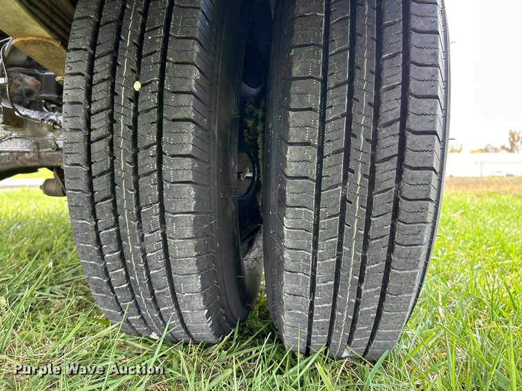 image for item NR9305 2006 Isuzu NPR  tow truck