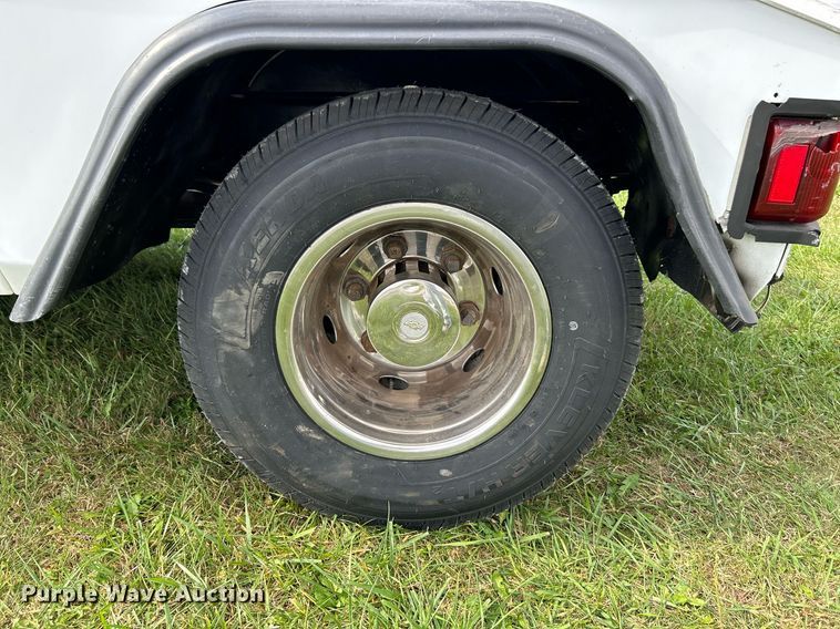 image for item NR9305 2006 Isuzu NPR  tow truck